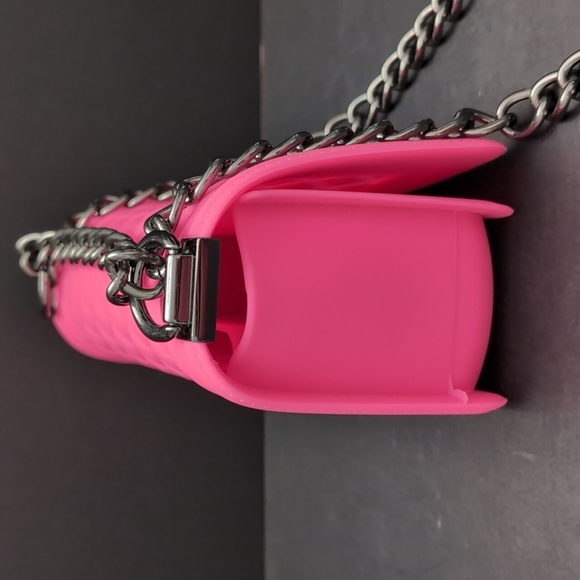 American Jewel Girls Pink Quilted Gummy Shoulder Bag with Chain Link Strap. - Picture 5 of 15